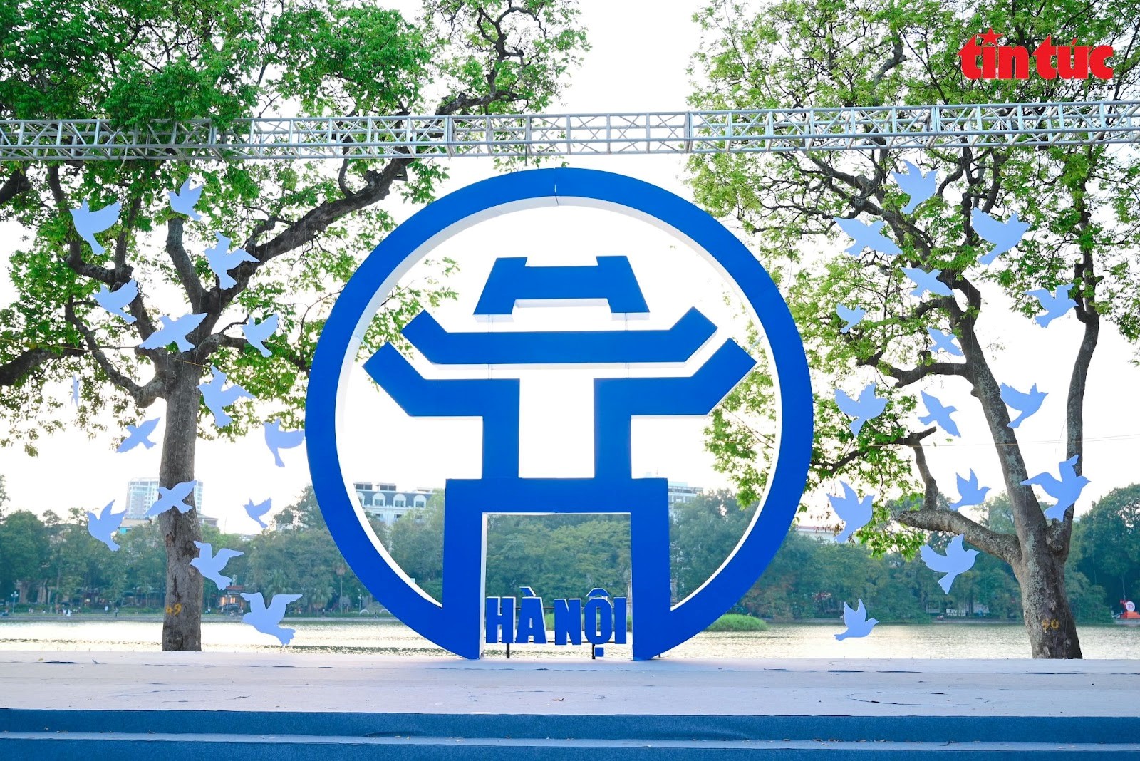 Ký ức Hà Nội tái hiện qua các mô hình di tích tại Hồ Gươm 