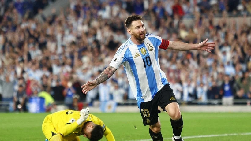 Lionel Messi lập hat-trick giúp Argentina giành chiến thắng 'hủy diệt'