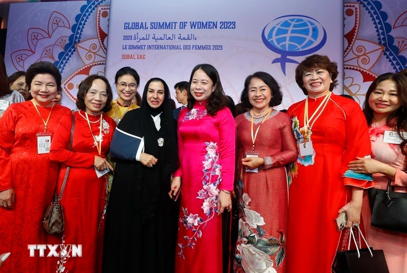 Phụ nữ Việt Nam: Người "giữ lửa," "kiến tạo" trong xã hội hiện đại