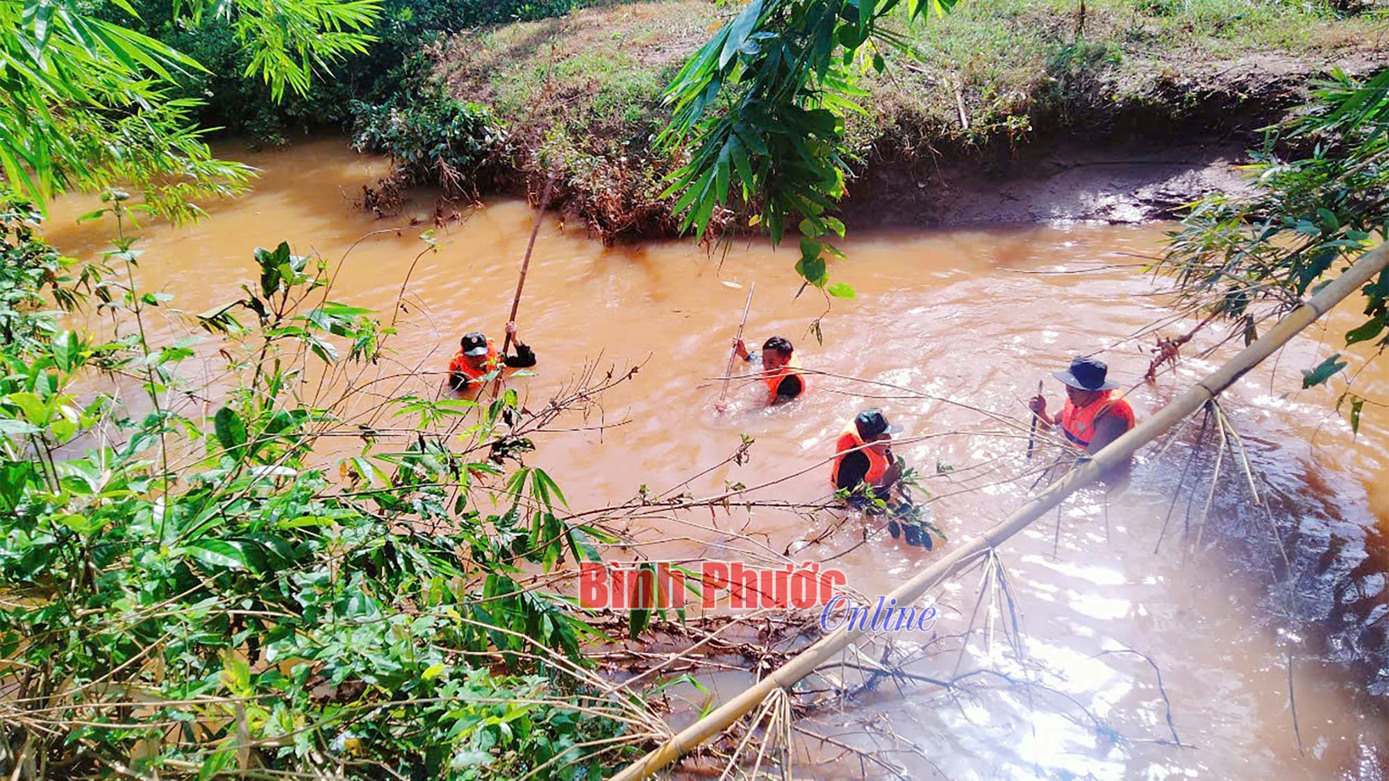 Phú Riềng: Đã tìm thấy thi thể cô gái bị nước cuốn trôi