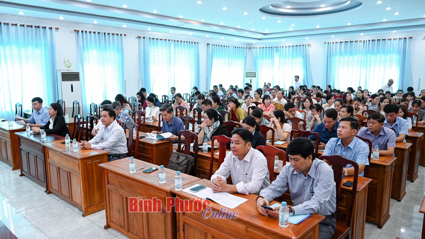 Tập huấn nâng cao năng lực cho cán bộ cơ sở về công tác bảo vệ, chăm sóc trẻ em