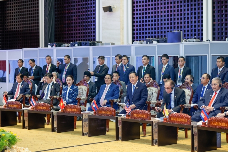 Thủ tướng tham gia phiên đối thoại với các nghị viện, thanh niên và doanh nghiệp tại Hội nghị Cấp cao ASEAN