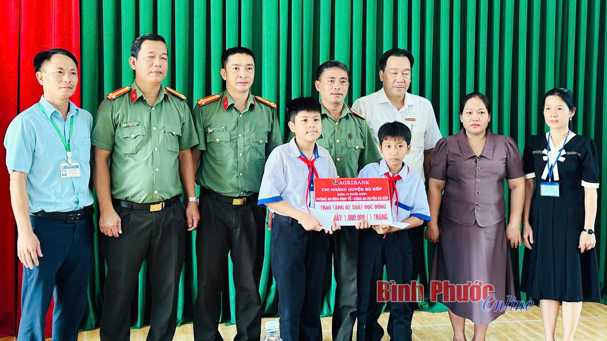 Tiếp sức đến trường cho học sinh hoàn cảnh khó khăn