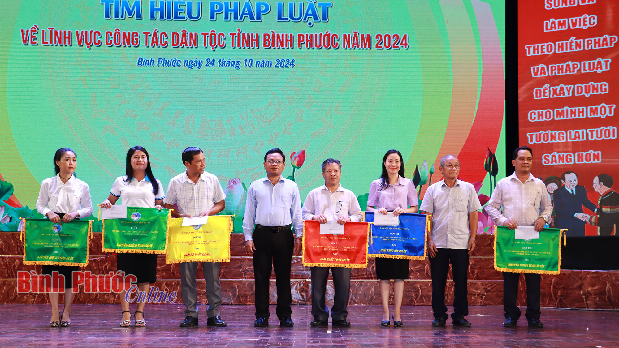 Trao 35 giải thưởng thi tìm hiểu pháp luật về lĩnh vực công tác dân tộc