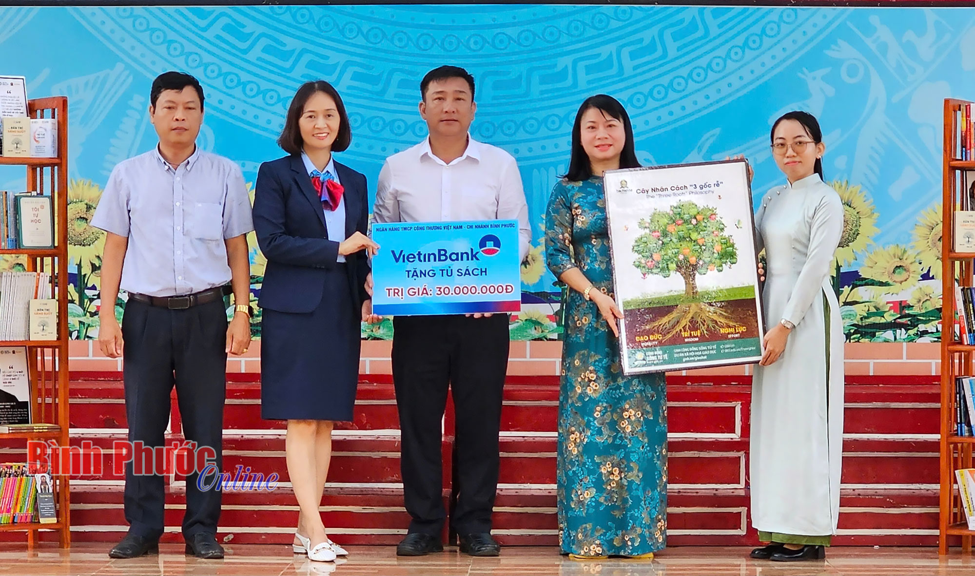 VietinBank chi nhánh Bình Phước tài trợ sách, kệ sách và lan tỏa văn hóa đọc
