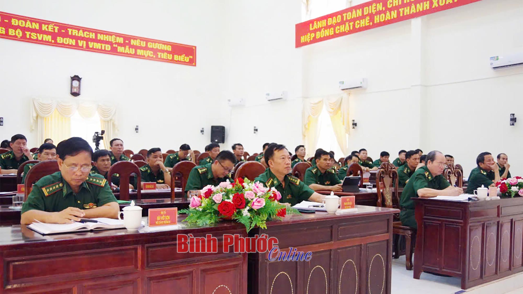 Xây dựng đơn vị chính quy, quản lý kỷ luật gắn với giáo dục chính trị 