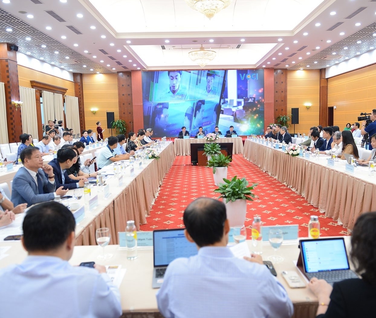 Xây dựng quan hệ hợp tác, trách nhiệm và bền vững giữa báo chí và doanh nghiệp