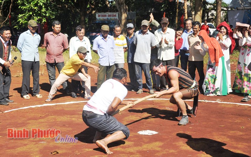 Ấp Thuận Tiến vui ngày hội đại đoàn kết 