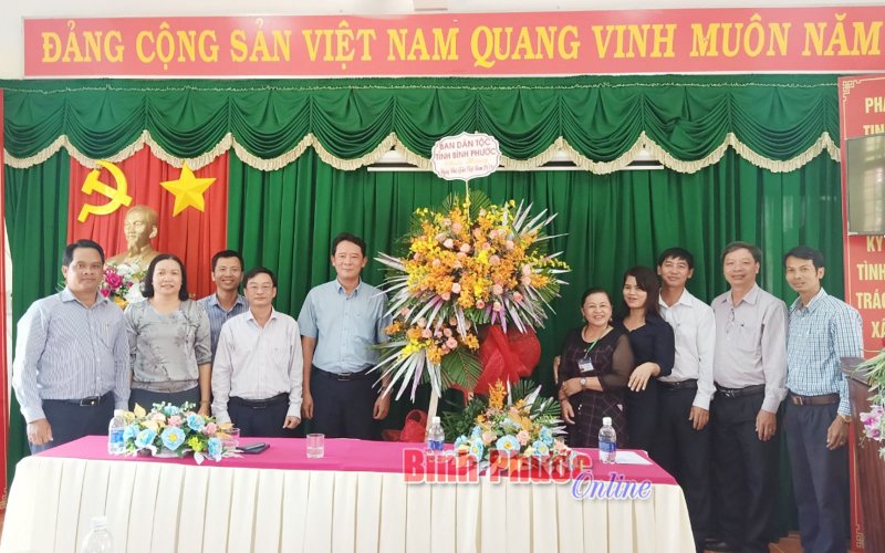 Ban Dân tộc Bình Phước chúc mừng 7 Trường Dân tộc nội trú và Trường dự bị Đại học TP. Hồ Chí Minh nhân dịp 20-11