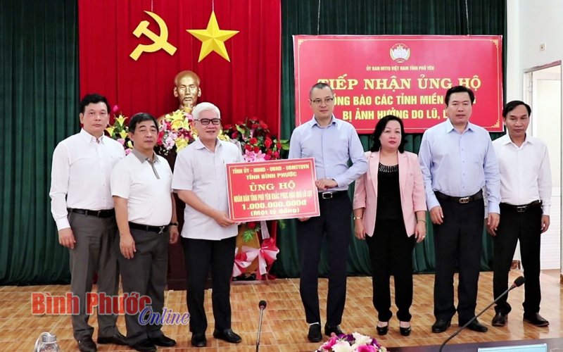 Bí thư Tỉnh ủy Nguyễn Văn Lợi thăm, tặng quà nhân dân 2 tỉnh Phú Yên và Bình Định