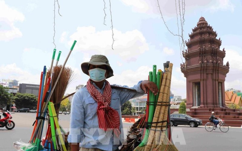Campuchia phạt nặng trường hợp bán khẩu trang y tế với giá quá cao