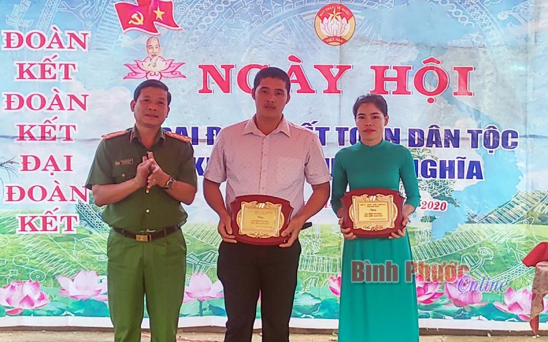 Cán bộ, nhân dân thôn Phú Nghĩa đoàn kết vượt qua mọi khó khăn