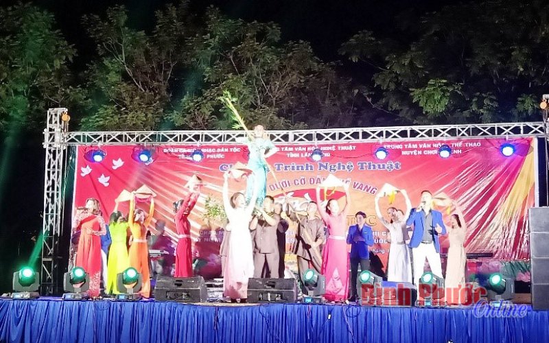 Chương tr&igrave;nh nghệ thuật &ldquo;Dưới cờ Đảng vẻ vang - Kết đo&agrave;n to&agrave;n d&acirc;n tộc&rdquo;