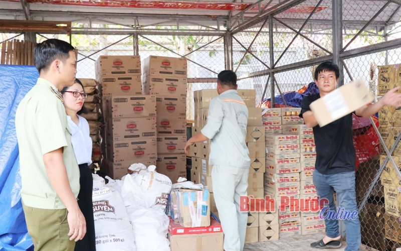 Cục Quản lý thị trường tiêu hủy hàng hóa tang vật vi phạm 