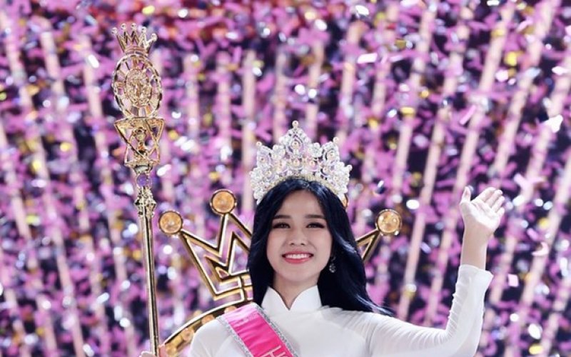 Đỗ Thị H&agrave; đoạt vương miện 'Một thập kỷ nhan sắc' - Hoa hậu Việt Nam 2020