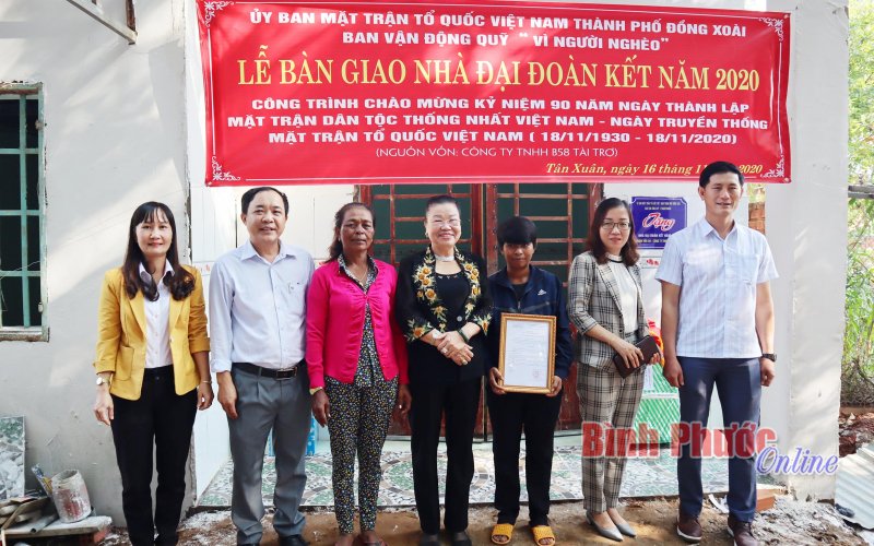 Đồng Xoài: Trao nhà đại đoàn kết cho hộ đồng bào dân tộc thiểu số khó khăn