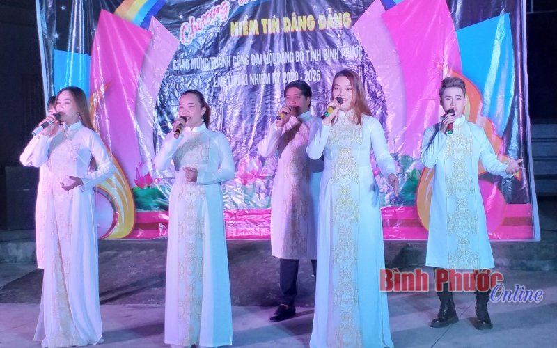 Đồng Xo&agrave;i: Văn nghệ lưu động ch&agrave;o mừng th&agrave;nh c&ocirc;ng Đại hội Đảng bộ tỉnh lần thứ XI