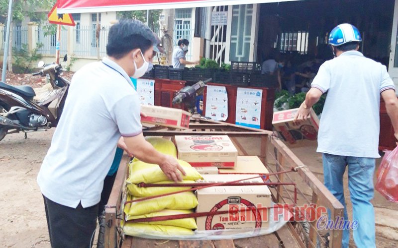 Gian hàng từ thiện lan tỏa yêu thương