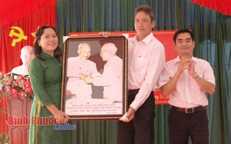 Ngày hội đại đoàn kết dân tộc ở khu phố Trung Lợi