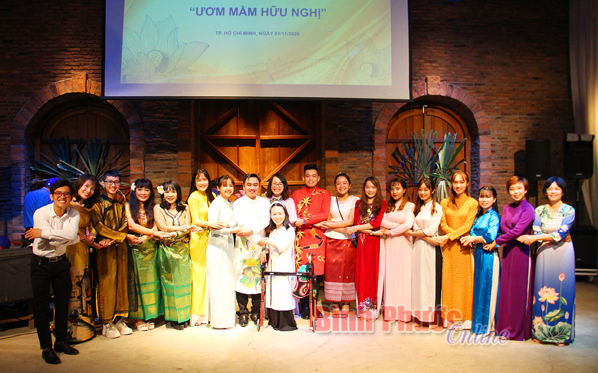 Ươm thêm mầm hữu nghị Việt Nam - Lào - Campuchia