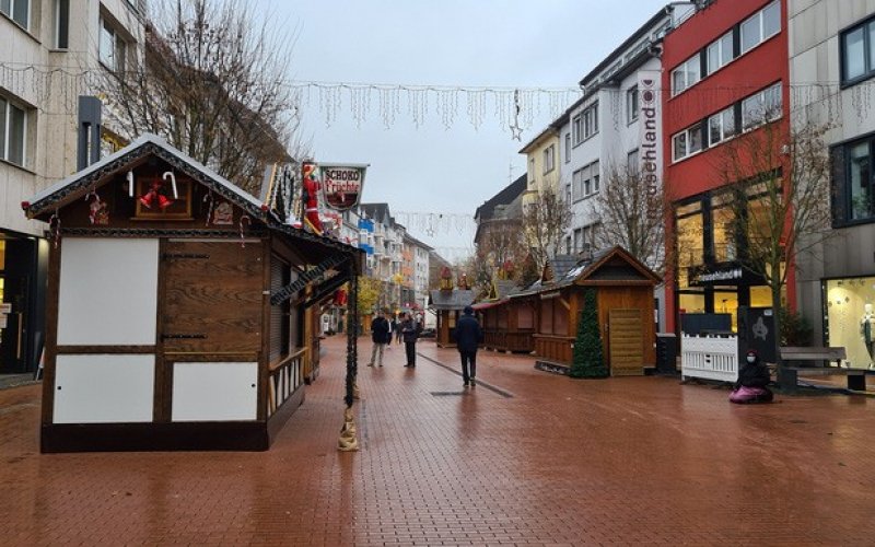 "Bão" Covid-19 lại nổi ở trời Âu