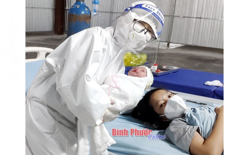 Bệnh viện dã chiến số 2 đỡ đẻ thành công sản phụ nhiễm Covid-19