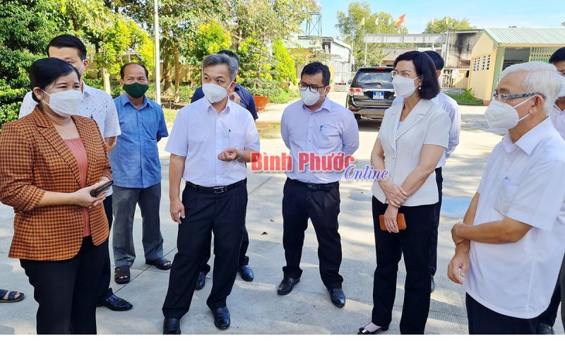 Bình Phước mong muốn Tổng công ty Becamex IDC hỗ trợ thiết bị y tế và kinh nghiệm điều trị Covid-19