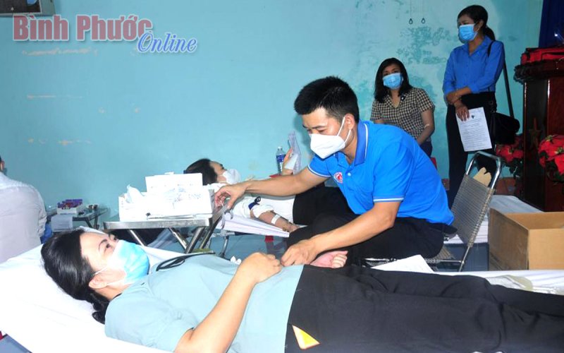 Cán bộ và nhân dân hiến gần 14.700 đơn vị máu