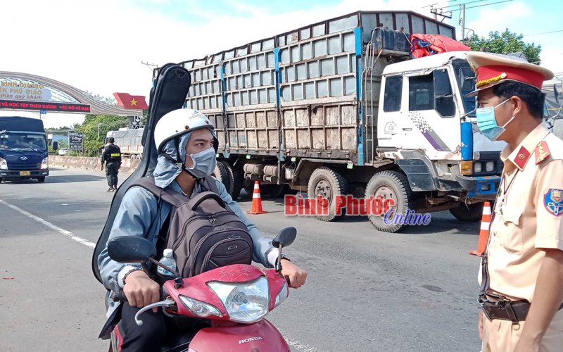 Cảnh sát giao thông Bình Phước: Xây dựng hình ảnh đẹp từ việc làm cụ thể