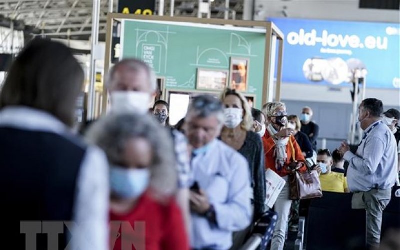 Cơn địa chấn mang tên Omicron và làn sóng dịch COVID-19 mới