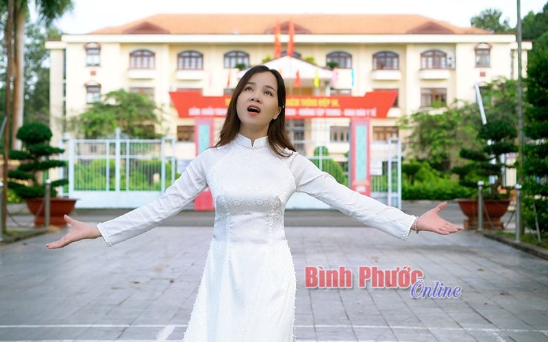 Công đoàn Trường THPT Đồng Phú đạt giải nhất hội thi Tiếng hát giáo viên 