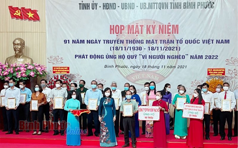 Công ty cổ phần Thủy điện Thác Mơ ủng hộ Quỹ "Vì người nghèo" tỉnh Bình Phước 50 triệu đồng