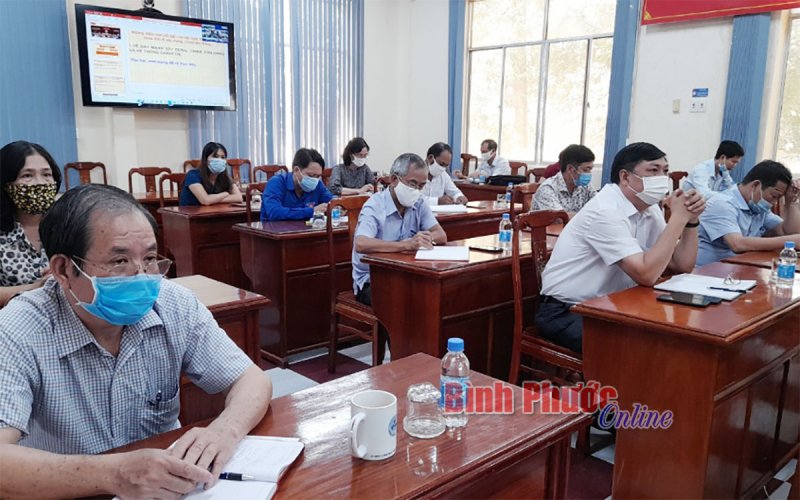 Đồng Phú thông tin thời sự cho cán bộ chủ chốt