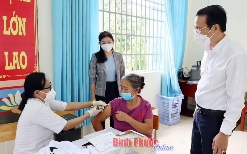 Đồng Xoài khẩn trương bao phủ vắc xin phòng Covid-19