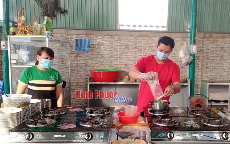 Người dân đồng thuận chủ trương dừng phục vụ ăn, uống tại chỗ 