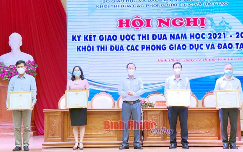 Phát động phong trào thi đua đặc biệt kỷ niệm 40 năm Ngày nhà giáo Việt Nam 