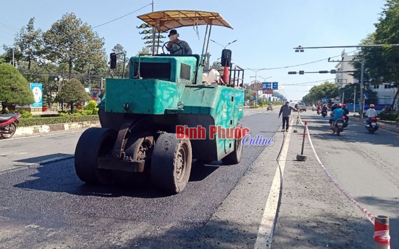 Quốc lộ 14 đoạn qua TP. Đồng Xoài đang được sửa chữa