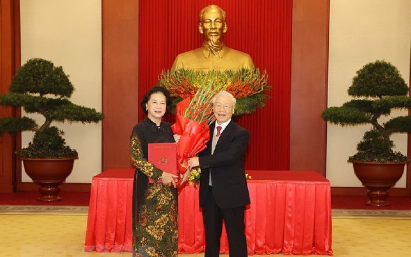 Tổng Bí thư trao Quyết định nghỉ chế độ cho 6 Ủy viên Bộ Chính trị