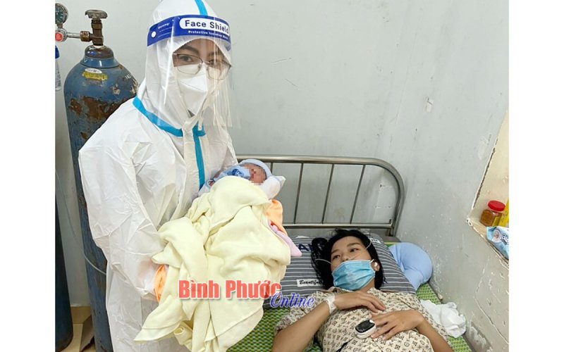 Trung t&acirc;m y tế Lộc Ninh mổ đẻ th&agrave;nh c&ocirc;ng cho sản phụ nhiễm Covid-19