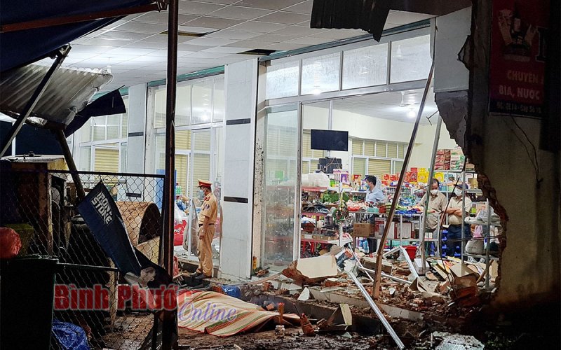 Xe lu mất lái lao vào tiệm tạp hóa, tài xế tử vong tại chỗ