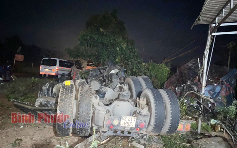 Xe tải mất lái lao vào nhà dân: 1 người chết, 1 người bị thương nặng