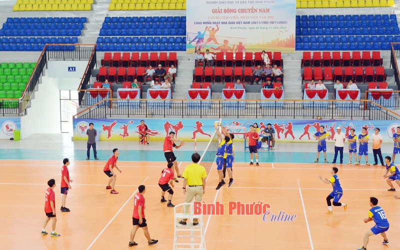 33 đội tham gia giải bóng chuyền nam truyền thống ngành giáo dục