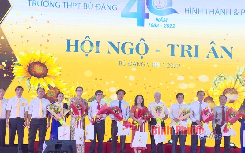  Ấm áp Nghĩa tình thầy và trò trong đêm hội ngộ - tri ân 