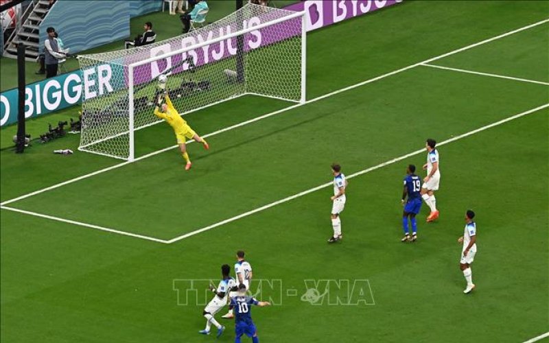 Bảng B - Tấn công nhạt nhòa, Anh chia điểm với Mỹ