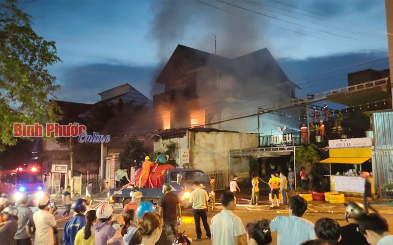 Bình Phước: Lửa thiêu rụi công trình phòng trà đang thi công