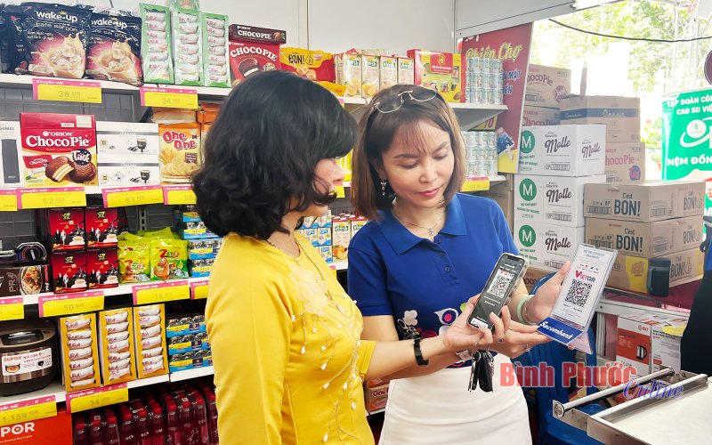 Bình Phước: Tưng bừng khai mạc phiên chợ không dùng tiền mặt thành phố Đồng Xoài