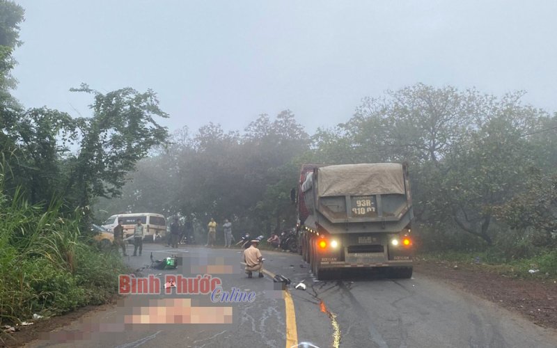 Bù Đăng: Va chạm xe ben, 2 học sinh tử vong