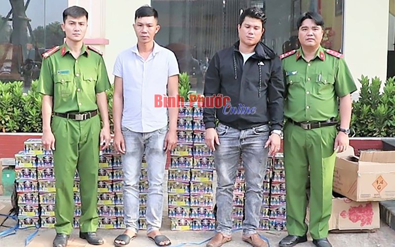 Bù Đốp: Bắt giữ đối tượng vận chuyển pháo trái phép