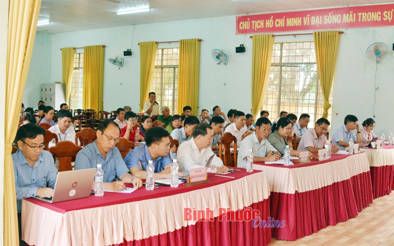 Cần sớm sửa chữa đường giao thông xuống cấp ở Bình Minh