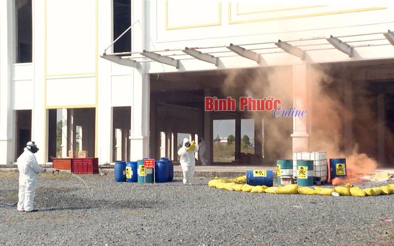 Chơn Thành diễn tập phòng thủ dân sự ứng phó sự cố hóa chất